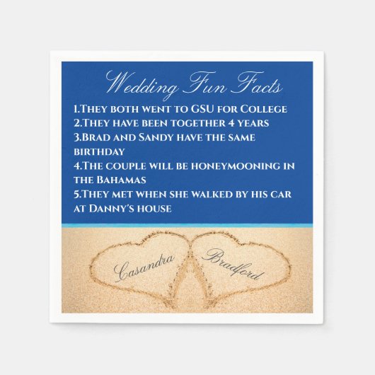 Dark Blue Beach Wedding 2 Herz Sand Fun Fakten Serviette (Vorderseite)