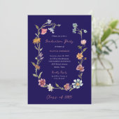 Dark Blue Boho Wildblume Wreath Graduation Party Einladung (Stehend Vorderseite)