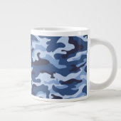 Dark Blue Camouflage Pattern Jumbo-Tasse (Rechts)