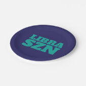 Dark Blue Cyan Libra SZN Cool Pappteller (Schrägansicht)