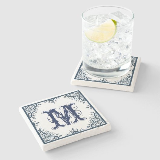 Dark Blue Floral Paisley Frame Monogram Steinuntersetzer (Seitenansicht)