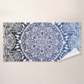 Dark Blue Gradient Mandala Pattern Badehandtuch (Badehandtuch)