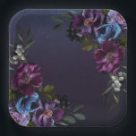 Dark Blue & Lila Floral Moody Bridal Brunch Pappteller<br><div class="desc">Die vorzüglichen Brautparty-Quadrat-Teller, die moderne Eleganz mühelos mit Vintagem Reiz verbinden. Set vor einem stimmungsvollen marineblauen Hintergrund, ein sanfter, seitlich liegender Bouquet mit dunklen lila, lavendelblauen und cremefarbenen Blume, lila Beeren und zartem botanischem Grün. Die Farbenmischung symbolisiert den Reichtum Ihrer gemeinsamen Reise, während das Vintage Ambiente dem zeitgenössischen Design eine...</div>