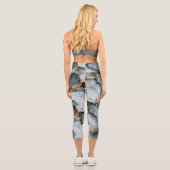 Dark Blue Marble Texture with Liquid Gold Veins Capri Leggings (Rückseite)