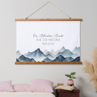 Dark Blue Mountain Watercolor Wedding Guest Book Wandteppich Mit Holzrahmen