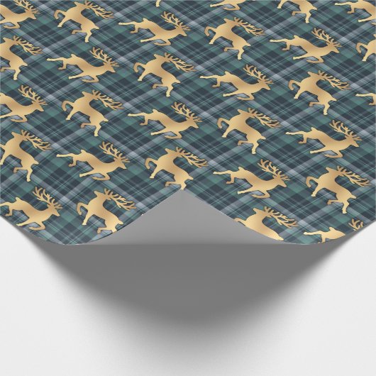 Dark Blue Plaid with Faux Gold Reindeer Holiday Geschenkpapier (Ecke)