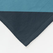 Dark Blue Pyramids Fleecedecke (Ecke)
