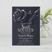 Dark Blue Rose Gothic Sweet 16 Einladung (Stehend Vorderseite)