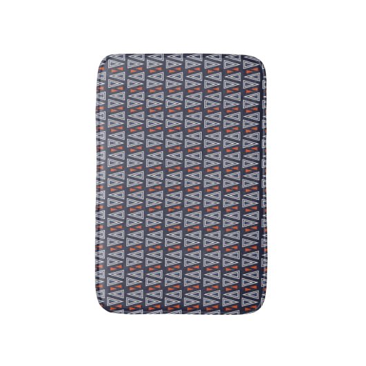 Dark Blue und Red Geometric Triangle Pattern Badematte (Vorderseite Vertikal)