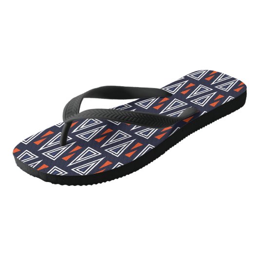 Dark Blue und Red Geometric Triangle Pattern Badesandalen (Schrägansicht)