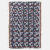 Dark Blue und Red Geometric Triangle Pattern Decke (Vorderseite Vertikal)