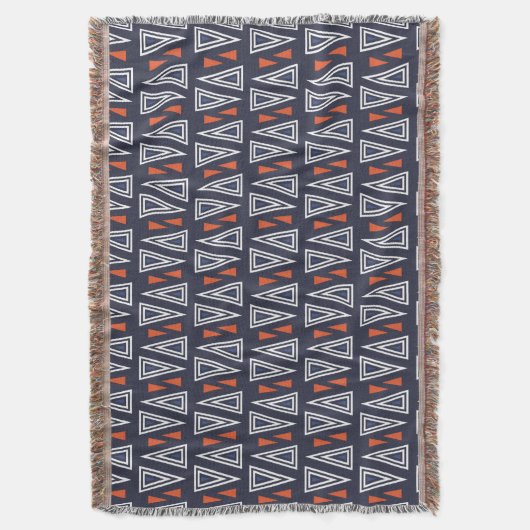 Dark Blue und Red Geometric Triangle Pattern Decke (Vorderseite Vertikal)