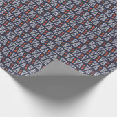 Dark Blue und Red Geometric Triangle Pattern Geschenkpapier (Ecke)