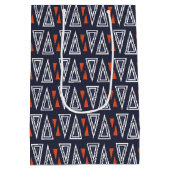 Dark Blue und Red Geometric Triangle Pattern Mittlere Geschenktüte (Rückseite)