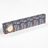Dark Blue und Red Geometric Triangle Pattern Namensplakette