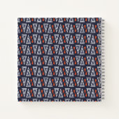 Dark Blue und Red Geometric Triangle Pattern Notizblock (Rückseite)