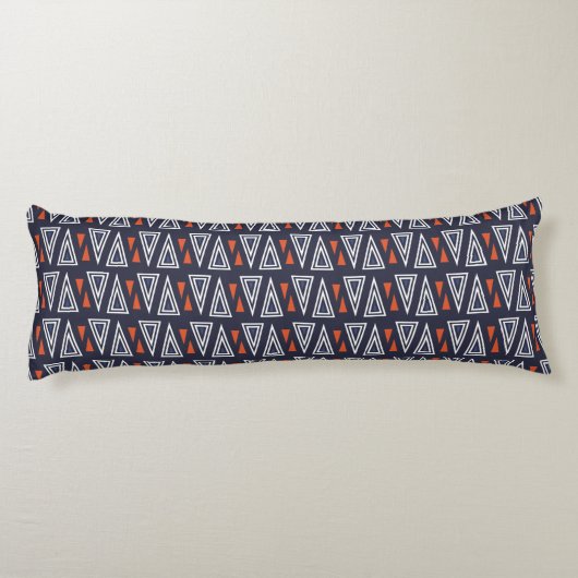 Dark Blue und Red Geometric Triangle Pattern Seitenschläferkissen (Rückseite)