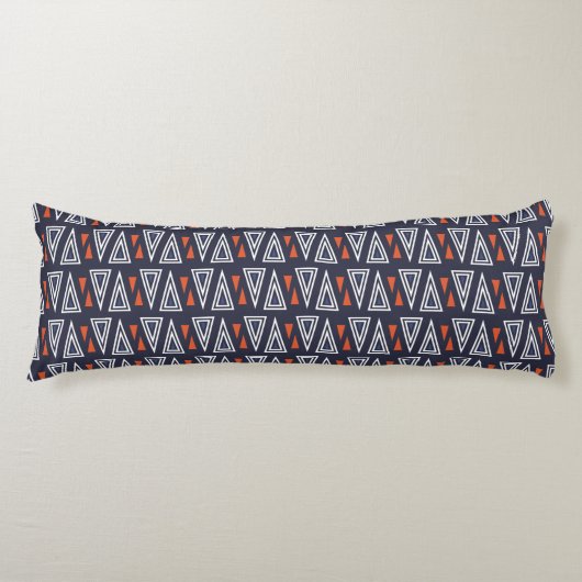 Dark Blue und Red Geometric Triangle Pattern Seitenschläferkissen (Vorderseite)