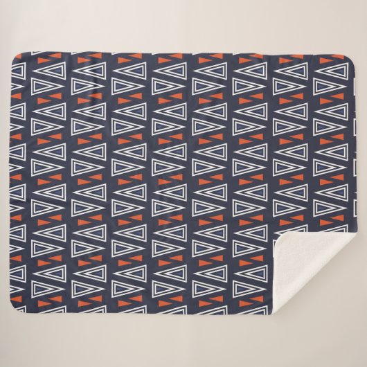 Dark Blue und Red Geometric Triangle Pattern Sherpadecke (Vorderseite (Horizontal))