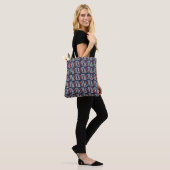 Dark Blue und Red Geometric Triangle Pattern Tasche (Am Model)