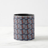 Dark Blue und Red Geometric Triangle Pattern Tasse (Zentrum)