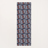 Dark Blue und Red Geometric Triangle Pattern Yogamatte (Rückseite)