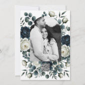 Dark Blue & White Moderne Blumengrün Weddingu Einladung (Rückseite)