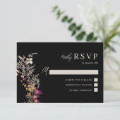 Dark Boho Wildblume Wedding RSVP Karte (Stehend Vorderseite)