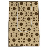 Dark Brown Micro Floral Sand Mittlere Geschenktüte (Rückseite)