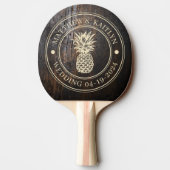 Dark Chopping Block Pineapple Wedding Crest & Name Tischtennis Schläger (Rückseite)