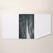 DARK CLOUVE ÜBER STADTGEBÄUDE BADEHANDTUCH (Badehandtuch)