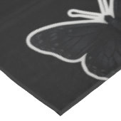Dark Elegance Butterfly Tischdecke (Schrägansicht)