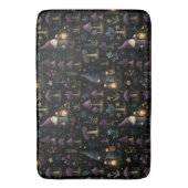Dark Fantasy Gnome und Mushroom Pattern Badematte (Vorderseite Vertikal)