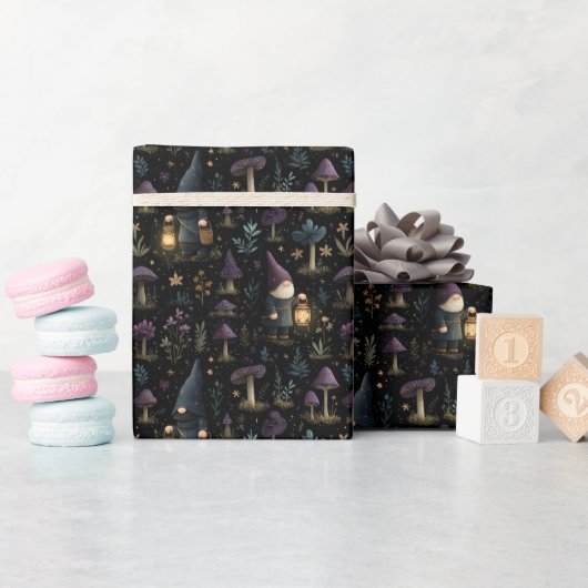 Dark Fantasy Gnome und Mushroom Pattern Geschenkpapier (Babyparty)