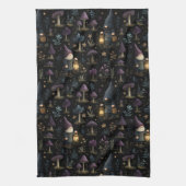 Dark Fantasy Gnome und Mushroom Pattern Geschirrtuch (Vertikal)
