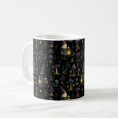 Dark Fantasy Gnome und Mushroom Pattern Kaffeetasse (Vorderseite Links)