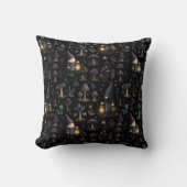 Dark Fantasy Gnome und Mushroom Pattern Kissen (Vorderseite)