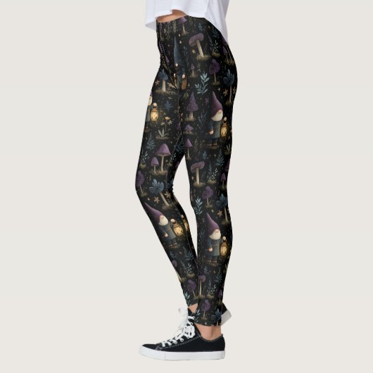 Dark Fantasy Gnome und Mushroom Pattern Leggings (Links)