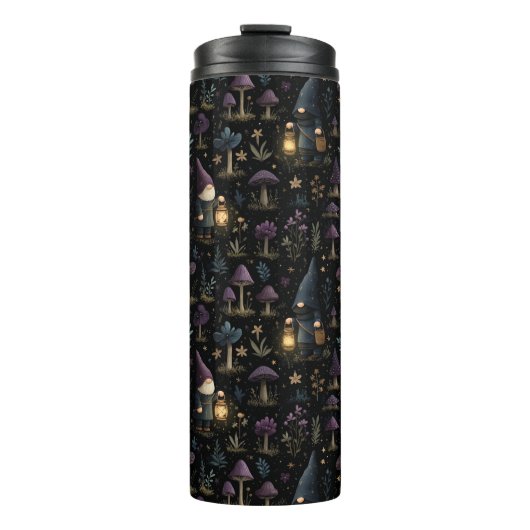 Dark Fantasy Gnome und Mushroom Pattern Thermosbecher (Vorderseite)