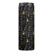 Dark Fantasy Gnome und Mushroom Pattern Thermosbecher (Rückseite)
