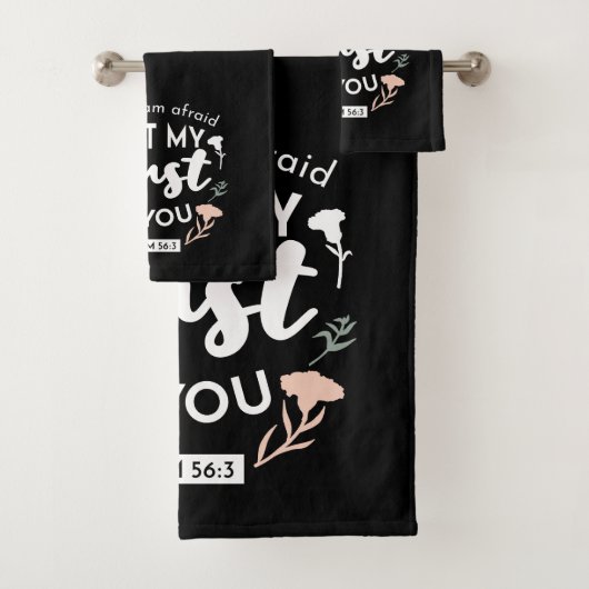 Dark Floral Christlich Art - Psalm 56:3 Badhandtuch Set (Insitu)