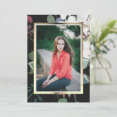 Dark Floral Foto Graduation Party Einladung (Stehend Vorderseite)