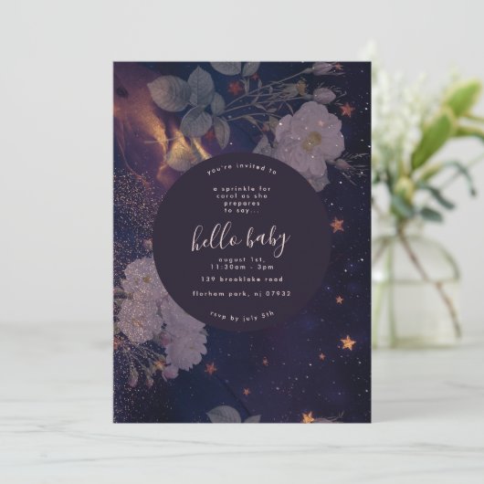 Dark Florals | Dramatisch Lila Blüten | Dusche Einladung (Stehend Vorderseite)