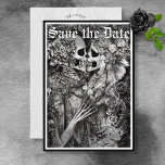 Dark Gothic Black & White Skeleton Couple Save The Date<br><div class="desc">Treten Sie ein in eine Welt, in der zeitlose Romantik und gotische Eleganz mit unserer exquisiten Hochzeit die Dattelkarte speichern, perfekt für Ihr Thema "Bis zum Tod machen wir Teil". Dieses atemberaubende Design besticht durch ein Skelettpaar, das in einem romantischen Kuss eingeschlossen ist und mit feinen, weißen Rosen und einer...</div>