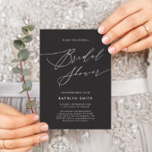 Dark Gray Elegantes Script Minimalistisches Brautp Einladungspostkarte