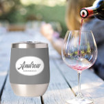 Dark Gray Stylized Wedding Trauzeuge Name<br><div class="desc">Gönnen Sie Ihrem Hochzeitsreisenden einen Trauzeuge mit diesem personalisierten Edelstahl-Edelstahlwascher,  der in einem weißen,  ovalen Design in einem stilisierten Drehbuch seinen Namen trägt. Hintergrundfarbe und Skript ist ein dunkelgrau. Ideal auch für eine Junggeselle! Personalisieren Sie Ihren Weinwäscher,  indem Sie den Namen mit dem gewünschten Namen bearbeiten und ersetzen.</div>