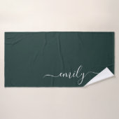 Dark Green Modern Script Monogram Name Badehandtuch (Badehandtuch)