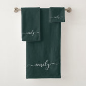 Dark Green Modern Script Monogram Name Badhandtuch Set (Insitu)