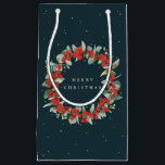 Dark Green Red Berry Eukalyptus Christmas/Holiday Kleine Geschenktüte<br><div class="desc">Eleganter,  dunkelgrüner Weihnachts-/Feiertagsgeschenksack mit einem Kranz handgemalter roter Beeren und Eukalyptus. Der gesamte Text ist vollständig editierbar,  sodass Sie den Schriftart leicht ändern können. Verschiedene Taschen in verschiedenen Größen und Koordinatensets in meinem Geschäft verfügbar.</div>