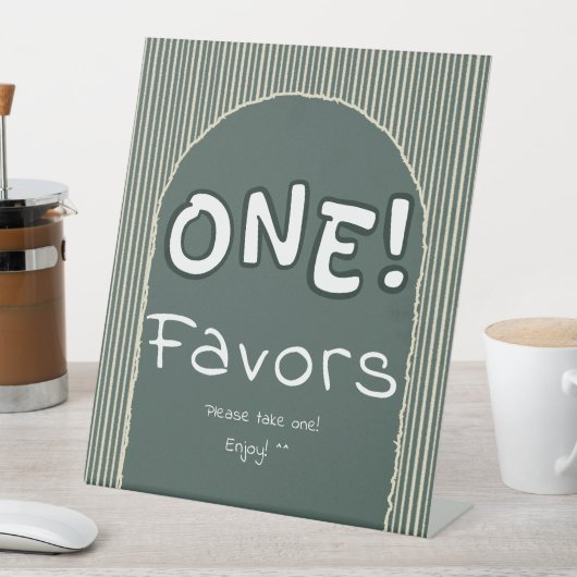 Dark Green Stripes 1st Birthday Favors Sockelschild (In Situ)